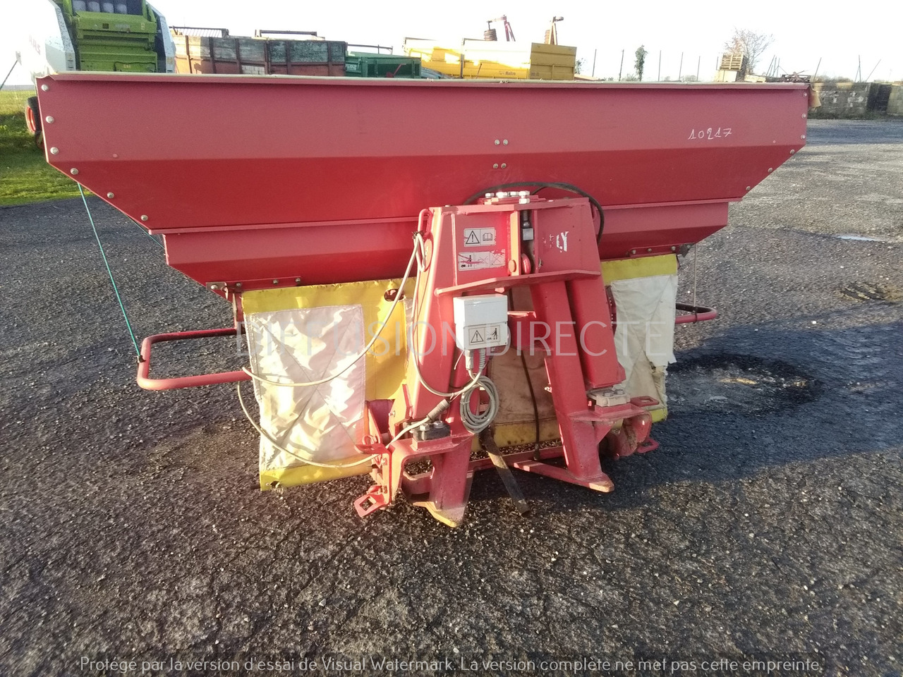 LELY DISTRIBUTEUR D'ENGRAIS CENTERMATIC PESEE - Kunstmeststrooier: afbeelding 2 LELY DISTRIBUTEUR D'ENGRAIS CENTERMATIC PESEE - Kunstmeststrooier: afbeelding 2