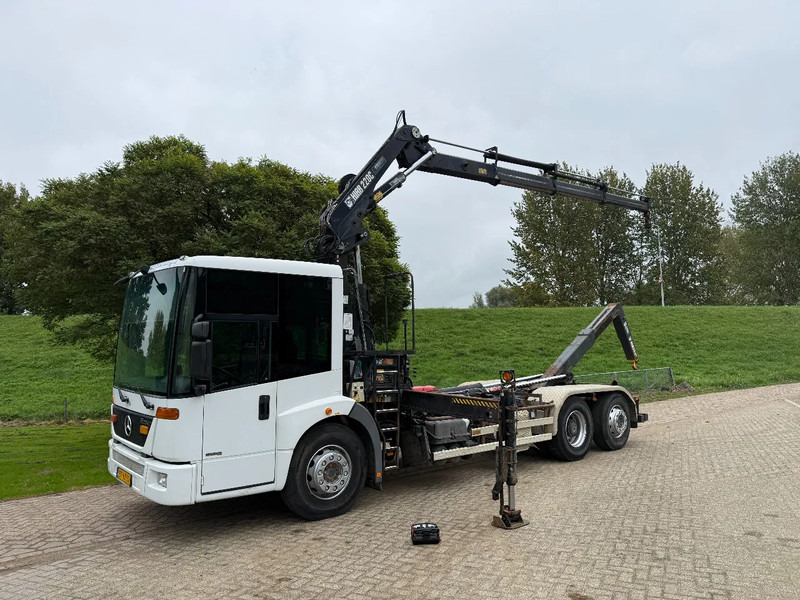 Mercedes-Benz Econic Hiab 220-Hooklift-6x2-Remote - Kraanwagen: afbeelding 1 Mercedes-Benz Econic Hiab 220-Hooklift-6x2-Remote - Kraanwagen: afbeelding 1