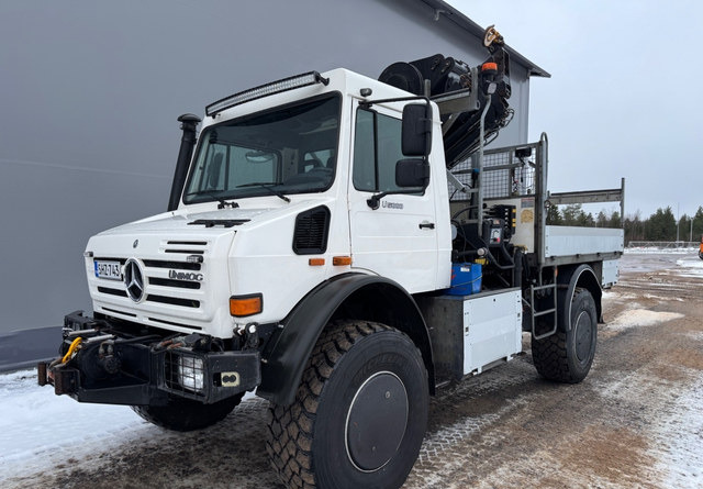 Mercedes-BenzUnimog U5000 + Nosturi Hiab 099 E-4 - Vrachtwagen met open laadbak, Kraanwagen: afbeelding 1 Mercedes-BenzUnimog U5000 + Nosturi Hiab 099 E-4 - Vrachtwagen met open laadbak, Kraanwagen: afbeelding 1