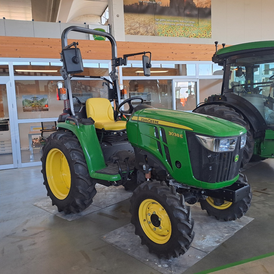 JOHN DEERE 3038E COMPATTO - Tractor: afbeelding 3 JOHN DEERE 3038E COMPATTO - Tractor: afbeelding 3