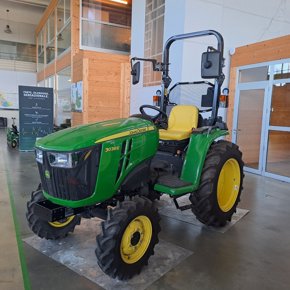 JOHN DEERE 3038E COMPATTO - Tractor: afbeelding 1 JOHN DEERE 3038E COMPATTO - Tractor: afbeelding 1