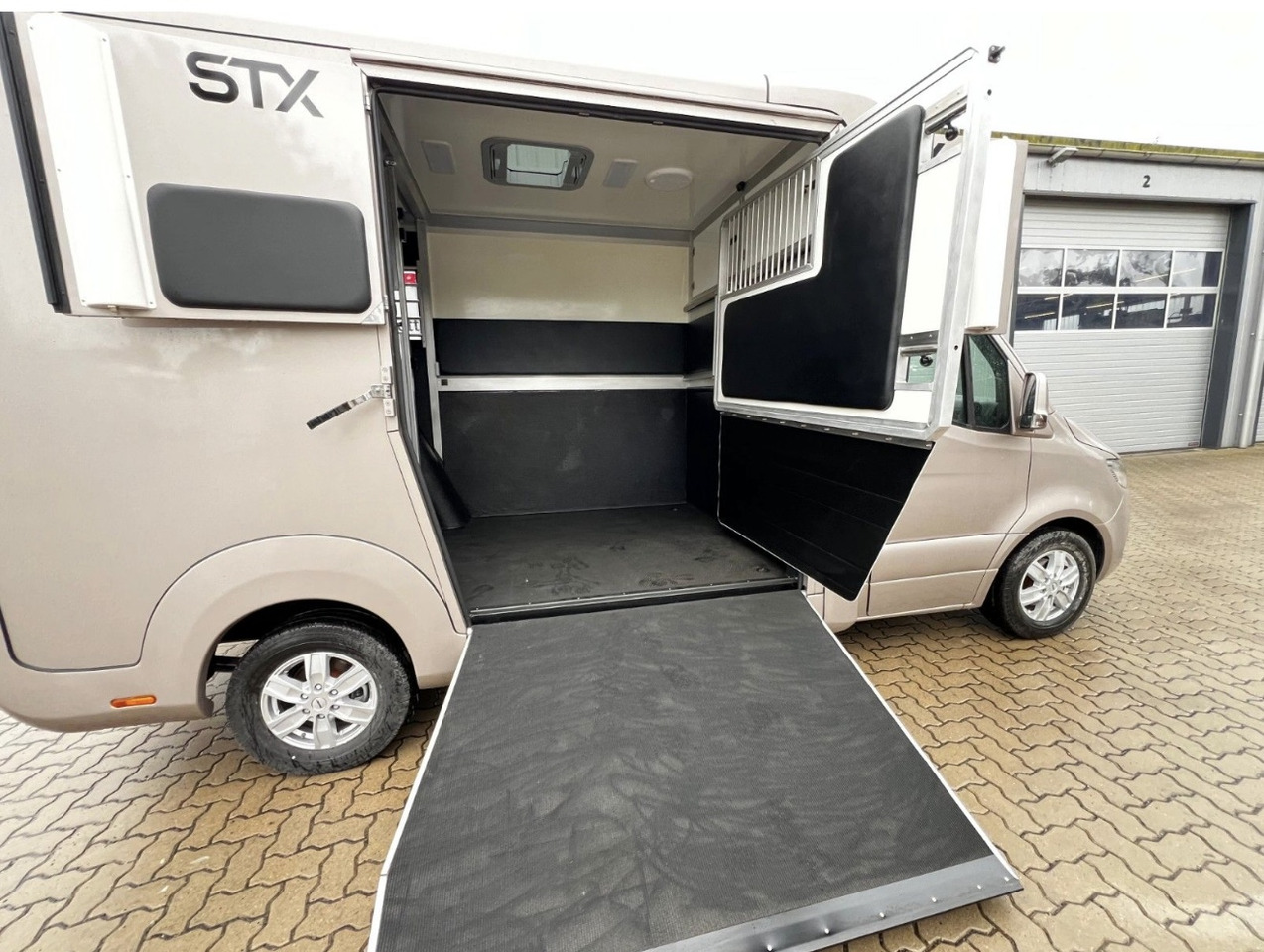 MERCEDES-BENZ Sprinter - Paardenvrachtwagen: afbeelding 5 MERCEDES-BENZ Sprinter - Paardenvrachtwagen: afbeelding 5