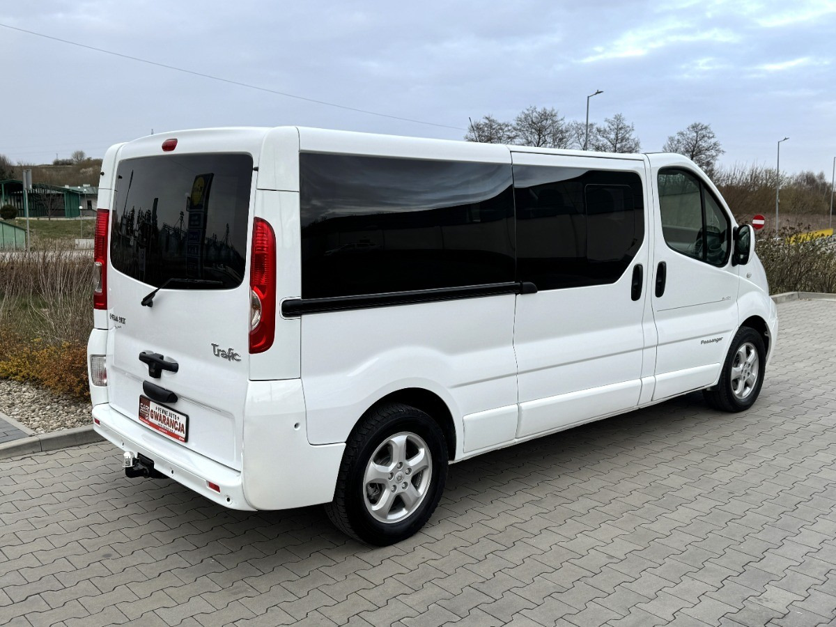 Renault Trafic L2 Long 2.5 150KM Black Edition 9 osobowy TOUR Nawiewy tylne - Minibus, Personenvervoer: afbeelding 5 Renault Trafic L2 Long 2.5 150KM Black Edition 9 osobowy TOUR Nawiewy tylne - Minibus, Personenvervoer: afbeelding 5