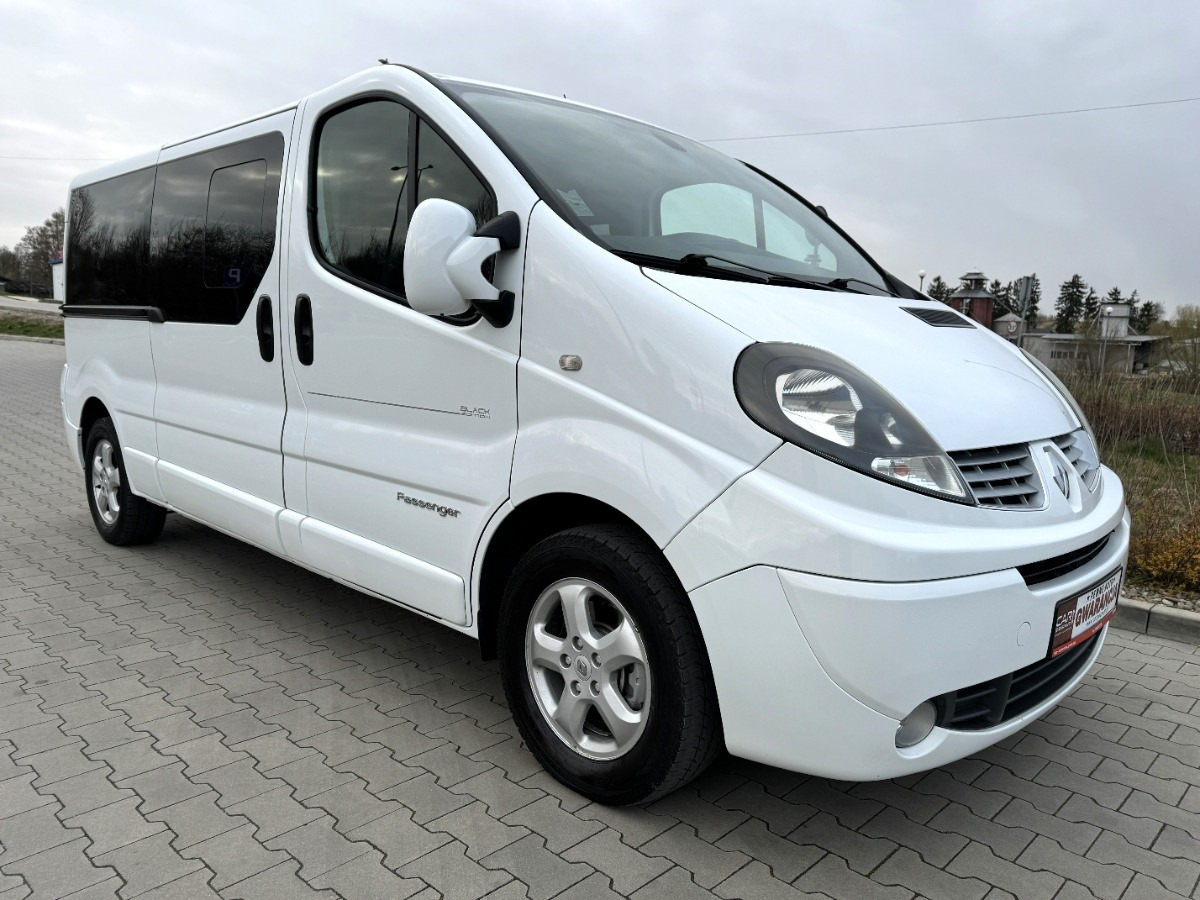 Renault Trafic L2 Long 2.5 150KM Black Edition 9 osobowy TOUR Nawiewy tylne - Minibus, Personenvervoer: afbeelding 4 Renault Trafic L2 Long 2.5 150KM Black Edition 9 osobowy TOUR Nawiewy tylne - Minibus, Personenvervoer: afbeelding 4