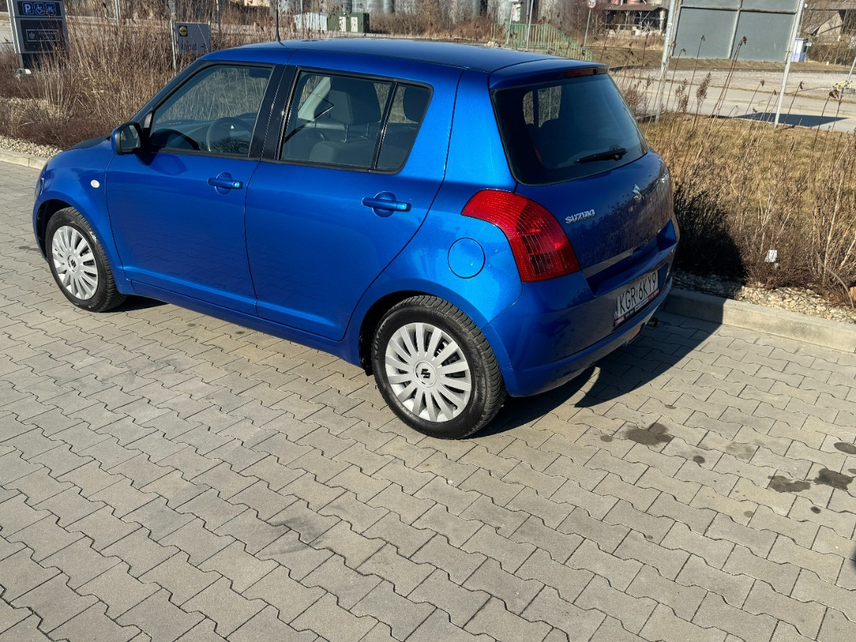 Suzuki Swift 1.3 benzyna 90km Klimatyzacja 136tys przebieg Auto prywatne zadbane - Personenwagen: afbeelding 4 Suzuki Swift 1.3 benzyna 90km Klimatyzacja 136tys przebieg Auto prywatne zadbane - Personenwagen: afbeelding 4