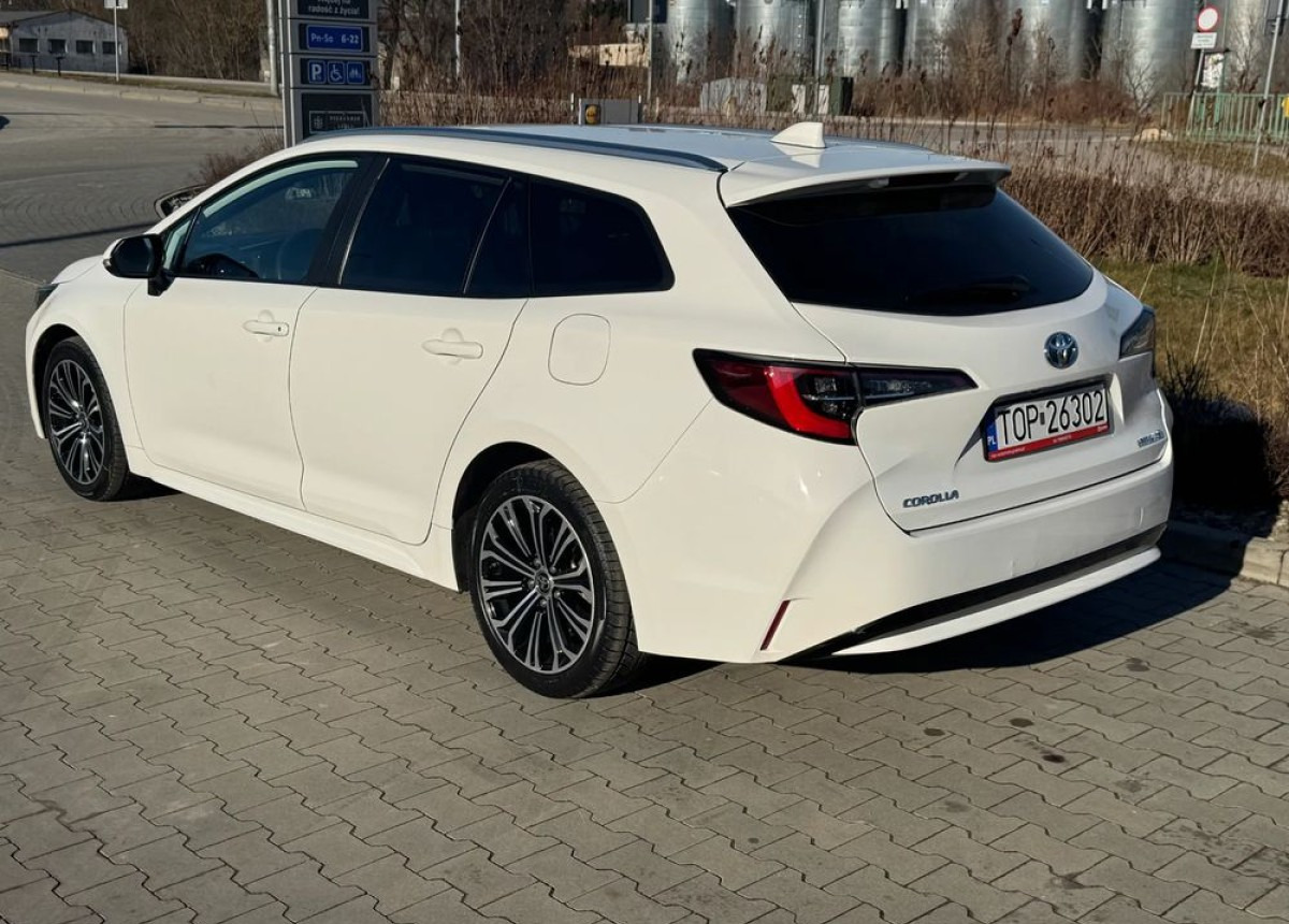 Toyota Corolla 1.8 Hybrid Active Niski przebieg LED FV23 W SUPER STANIE - Bestelwagen met dubbele cabine: afbeelding 4 Toyota Corolla 1.8 Hybrid Active Niski przebieg LED FV23 W SUPER STANIE - Bestelwagen met dubbele cabine: afbeelding 4