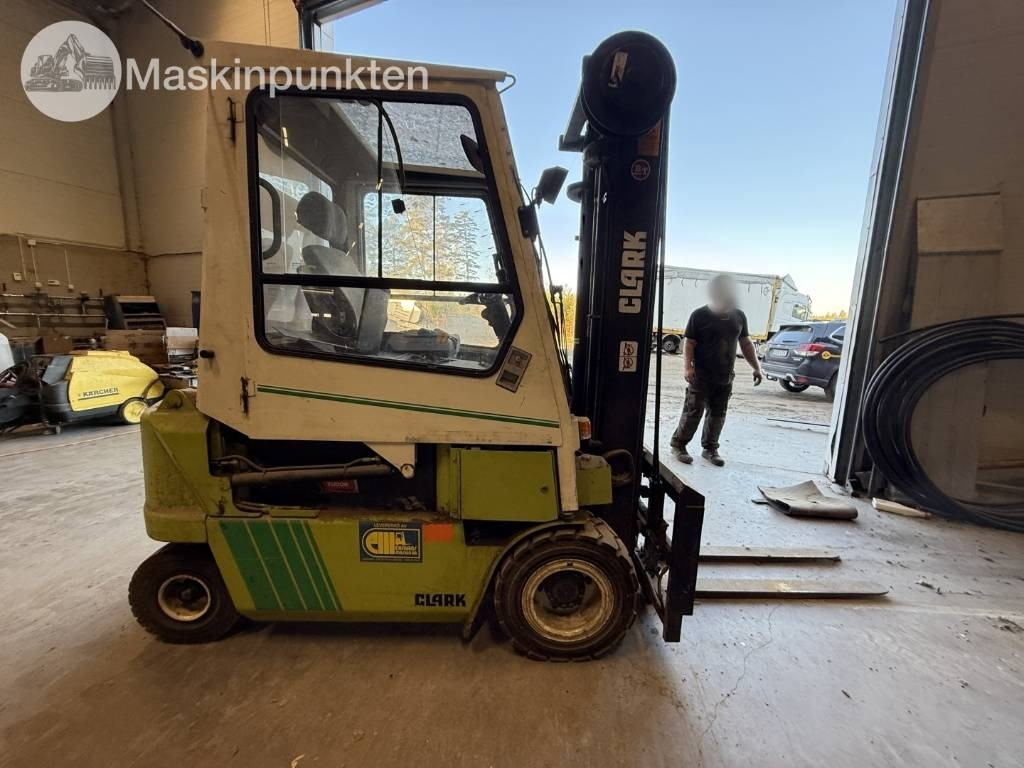Clark CEM 25 - Diesel heftruck: afbeelding 5 Clark CEM 25 - Diesel heftruck: afbeelding 5