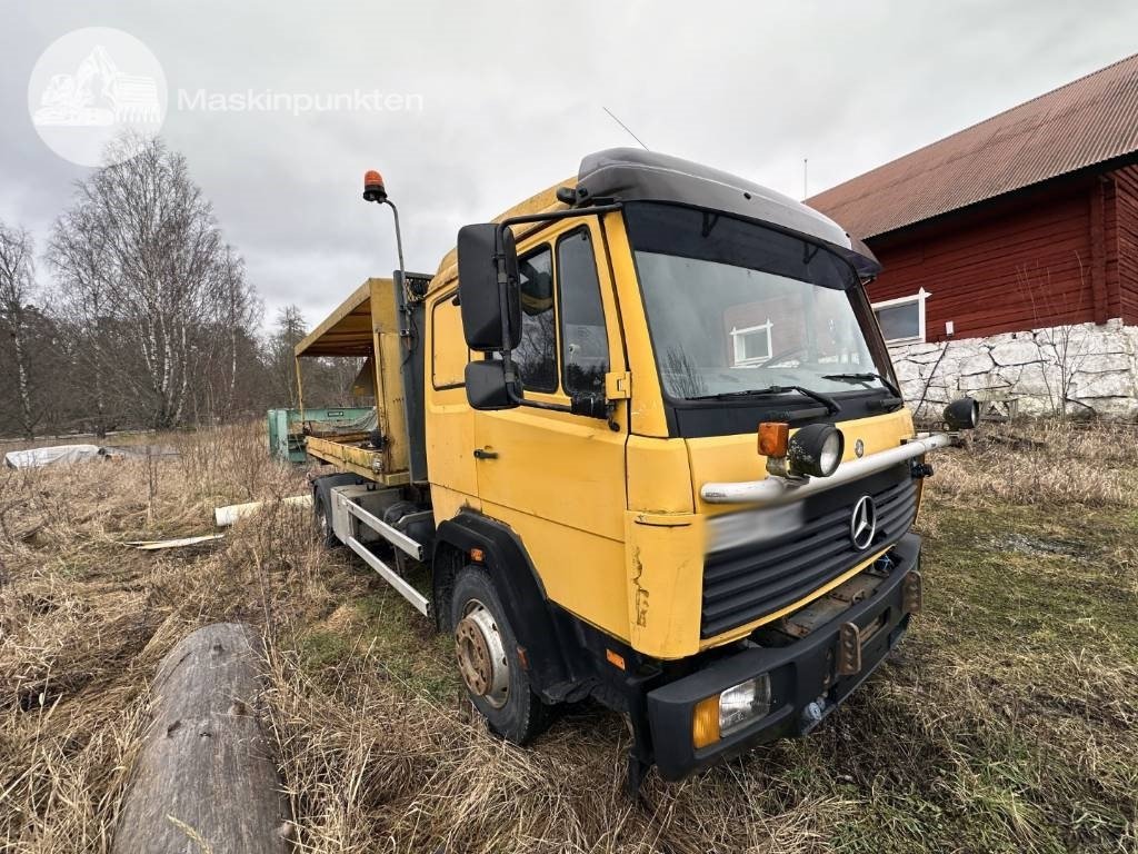 Mercedes-Benz 1117 L - Haakarmsysteem vrachtwagen: afbeelding 4 Mercedes-Benz 1117 L - Haakarmsysteem vrachtwagen: afbeelding 4