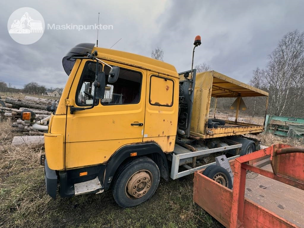 Mercedes-Benz 1117 L - Haakarmsysteem vrachtwagen: afbeelding 1 Mercedes-Benz 1117 L - Haakarmsysteem vrachtwagen: afbeelding 1