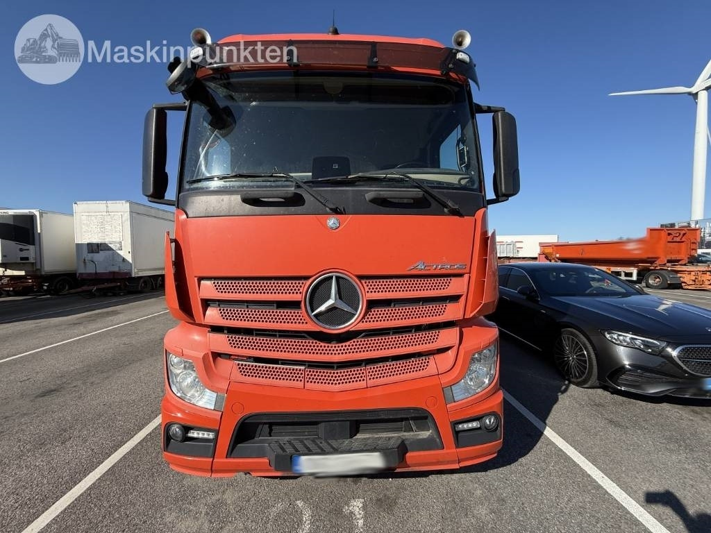 Mercedes-Benz Actros 2551 - Koelwagen vrachtwagen: afbeelding 2 Mercedes-Benz Actros 2551 - Koelwagen vrachtwagen: afbeelding 2