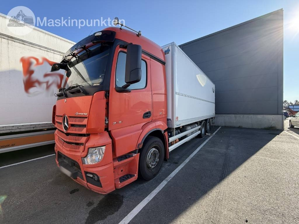 Mercedes-Benz Actros 2551 - Koelwagen vrachtwagen: afbeelding 1 Mercedes-Benz Actros 2551 - Koelwagen vrachtwagen: afbeelding 1