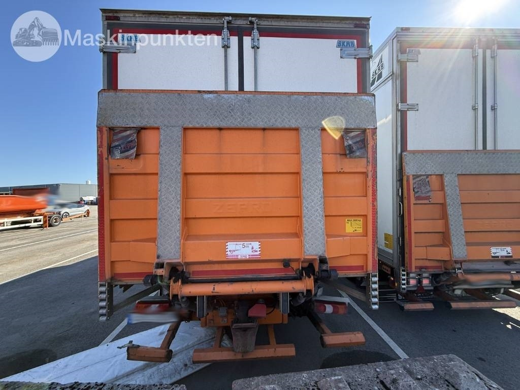 Mercedes-Benz Actros 2551  - Koelwagen vrachtwagen: afbeelding 5 Mercedes-Benz Actros 2551  - Koelwagen vrachtwagen: afbeelding 5