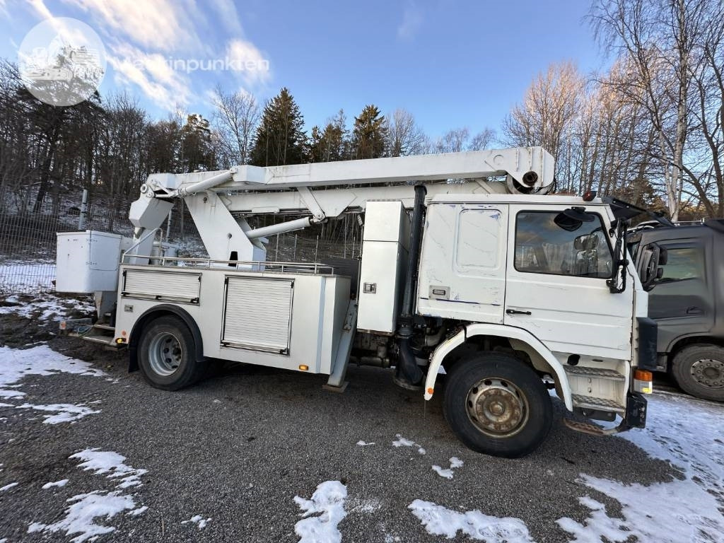 Scania P 92 M - Vrachtwagen hoogwerker: afbeelding 2 Scania P 92 M - Vrachtwagen hoogwerker: afbeelding 2