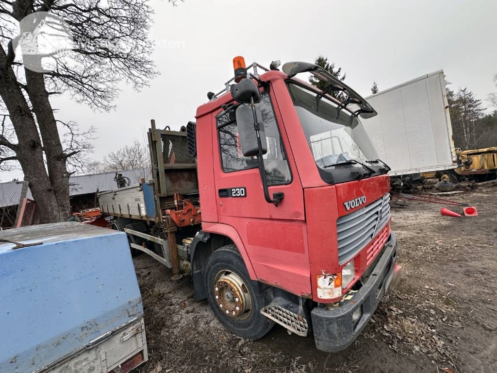 Volvo FL7 - Kraanwagen: afbeelding 1 Volvo FL7 - Kraanwagen: afbeelding 1