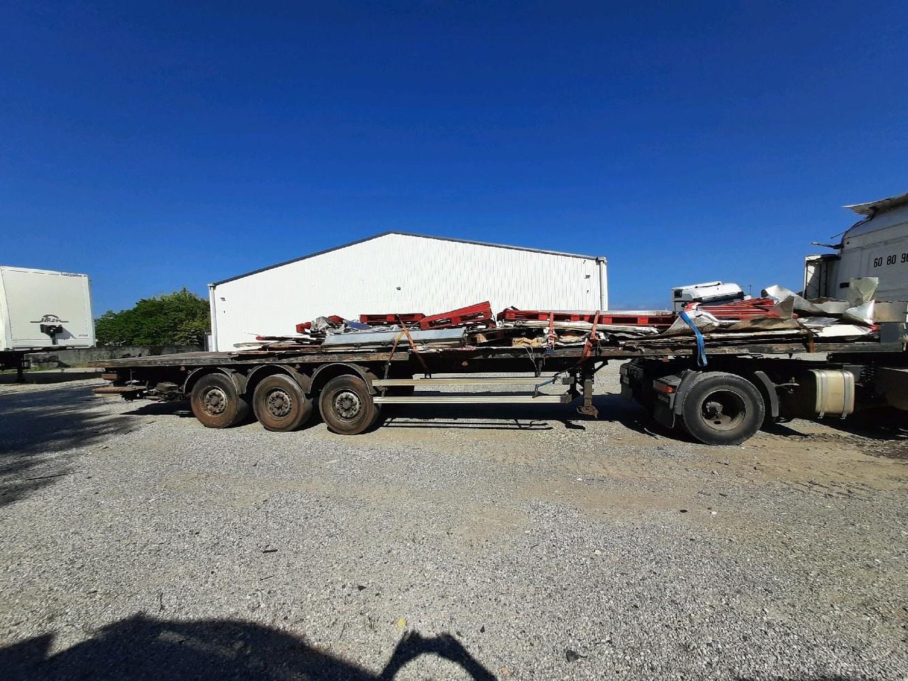 FRUEHAUF 3 ESSIEUX R580 - Open bak met boorden oplegger: afbeelding 3 FRUEHAUF 3 ESSIEUX R580 - Open bak met boorden oplegger: afbeelding 3