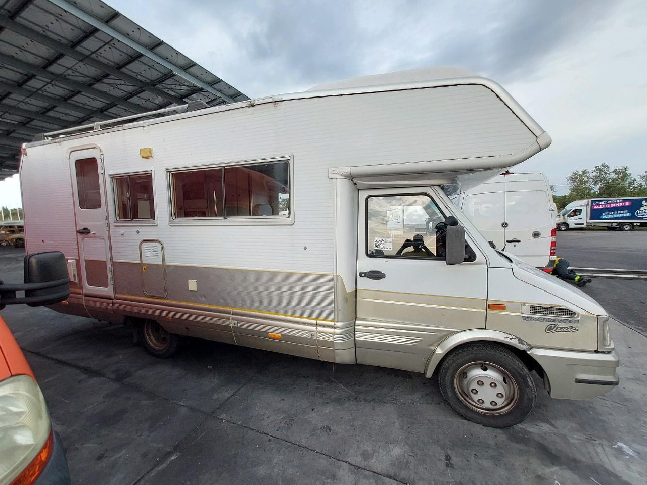 IVECO LAIKA 35.12 CAMPING 122 - Alkoof camper: afbeelding 3 IVECO LAIKA 35.12 CAMPING 122 - Alkoof camper: afbeelding 3