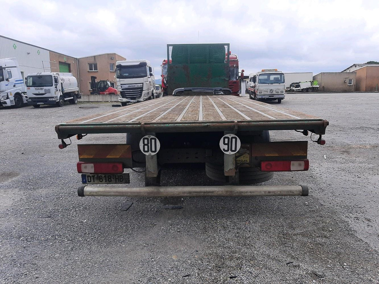 RENAULT D WIDE PLATEAU - Vrachtwagen met open laadbak: afbeelding 5 RENAULT D WIDE PLATEAU - Vrachtwagen met open laadbak: afbeelding 5