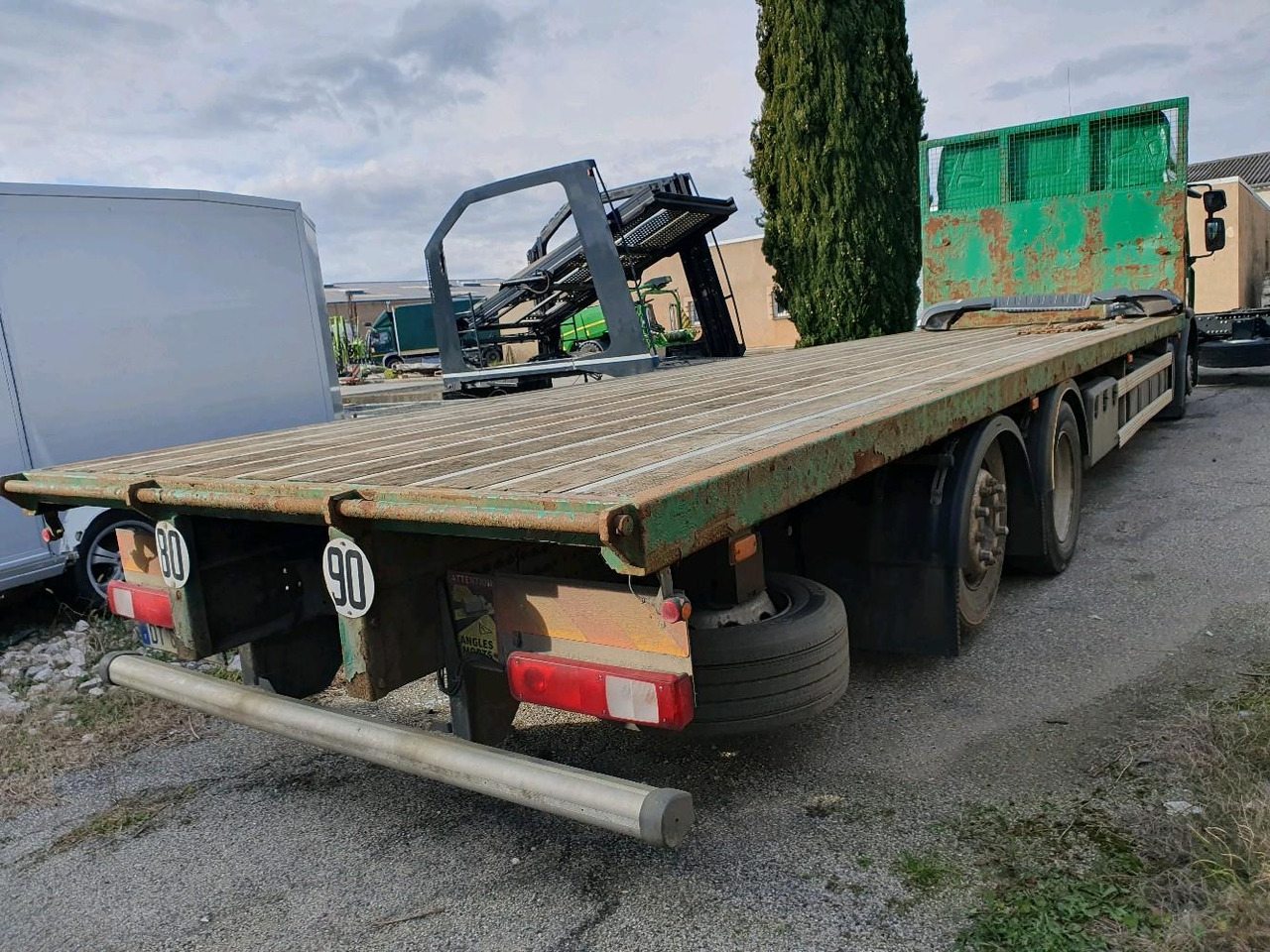 RENAULT D WIDE PLATEAU - Vrachtwagen met open laadbak: afbeelding 4 RENAULT D WIDE PLATEAU - Vrachtwagen met open laadbak: afbeelding 4