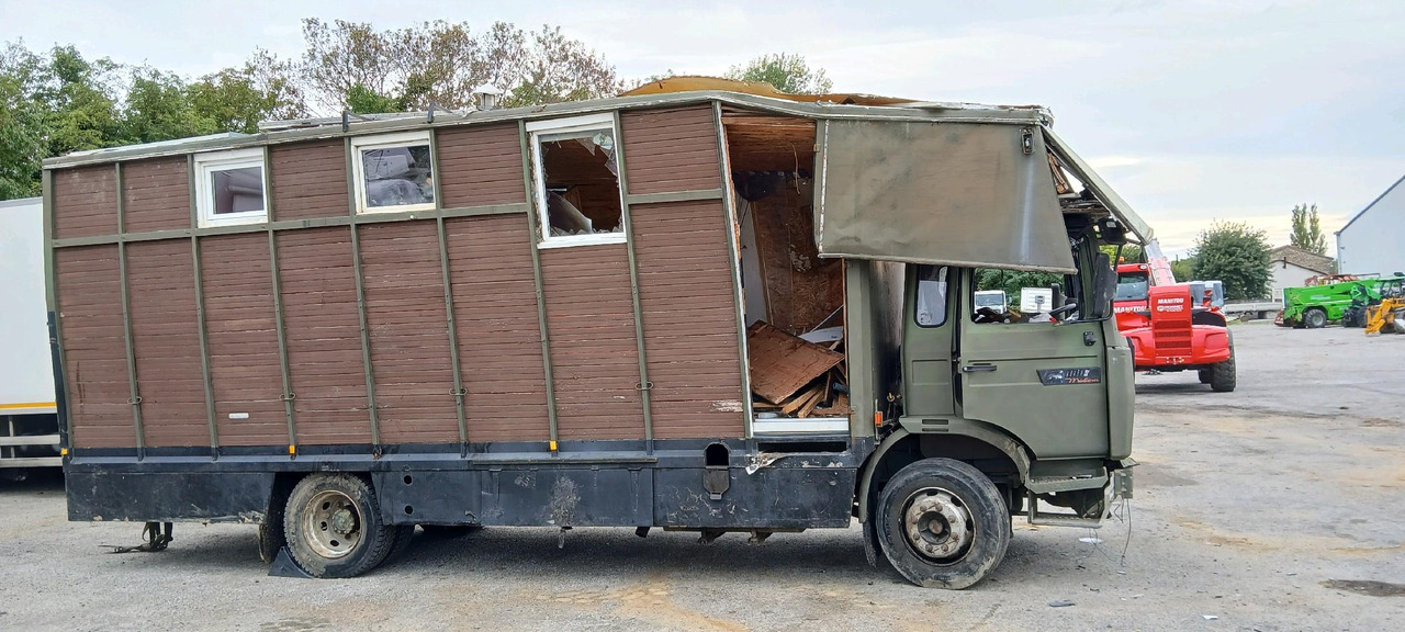 RENAULT M180 PORTEUR BETAILLERE - Paardenvrachtwagen: afbeelding 3 RENAULT M180 PORTEUR BETAILLERE - Paardenvrachtwagen: afbeelding 3