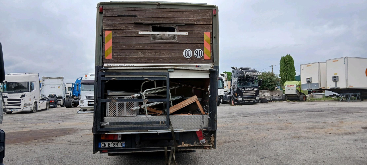 RENAULT M180 PORTEUR BETAILLERE - Paardenvrachtwagen: afbeelding 5 RENAULT M180 PORTEUR BETAILLERE - Paardenvrachtwagen: afbeelding 5