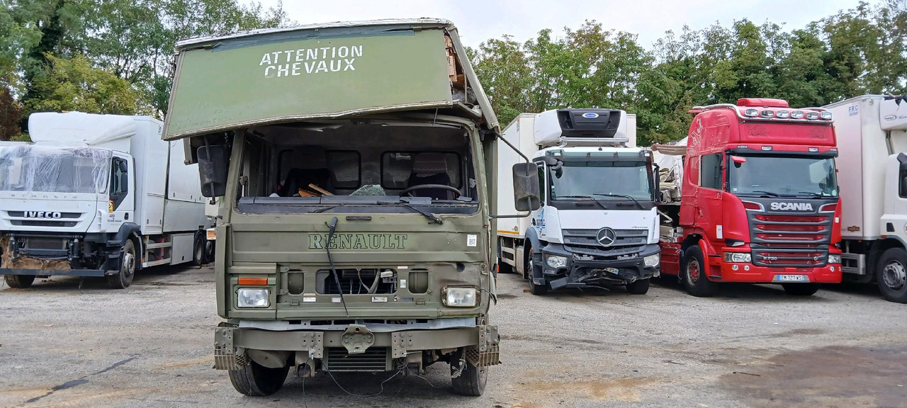 RENAULT M180 PORTEUR BETAILLERE - Paardenvrachtwagen: afbeelding 2 RENAULT M180 PORTEUR BETAILLERE - Paardenvrachtwagen: afbeelding 2