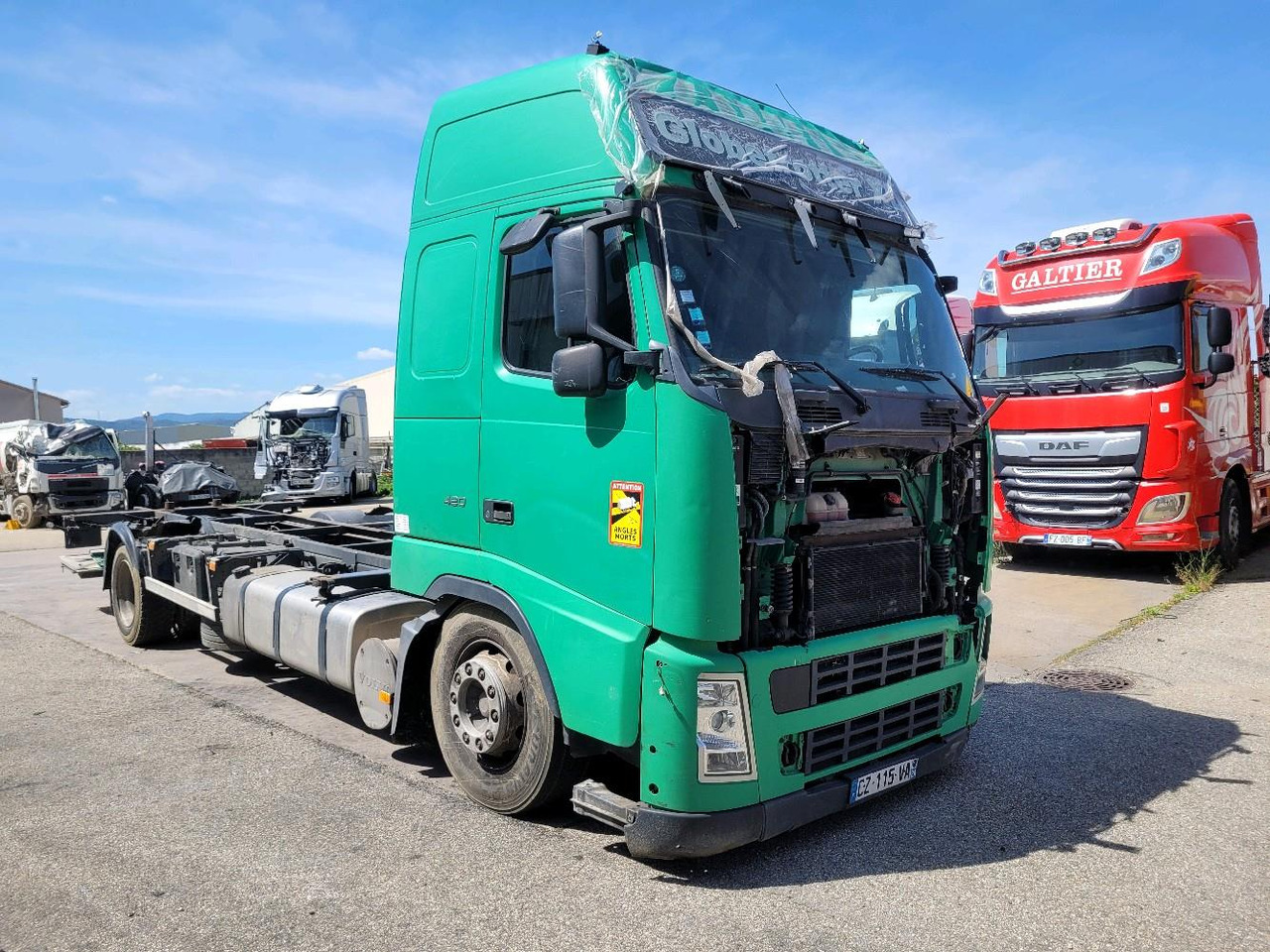 VOLVO FH12 420 GLOBETROTTER - Containertransporter/ Wissellaadbak vrachtwagen: afbeelding 1 VOLVO FH12 420 GLOBETROTTER - Containertransporter/ Wissellaadbak vrachtwagen: afbeelding 1