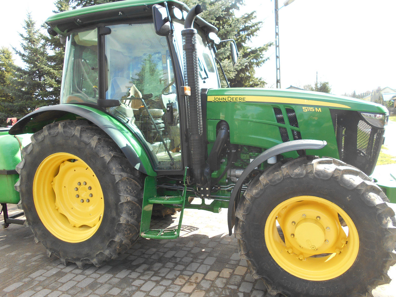 John Deere 5115M - Tractor: afbeelding 2 John Deere 5115M - Tractor: afbeelding 2
