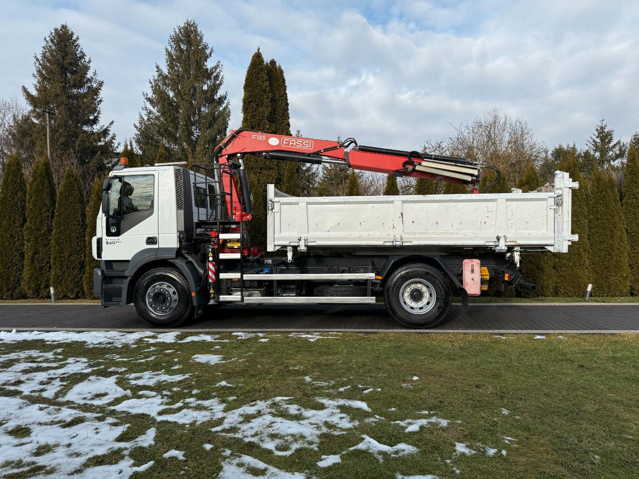 Iveco STRALIS 330 / 4x2/ TIPPER /FASSI F135 - Kipper vrachtwagen, Kraanwagen: afbeelding 4 Iveco STRALIS 330 / 4x2/ TIPPER /FASSI F135 - Kipper vrachtwagen, Kraanwagen: afbeelding 4