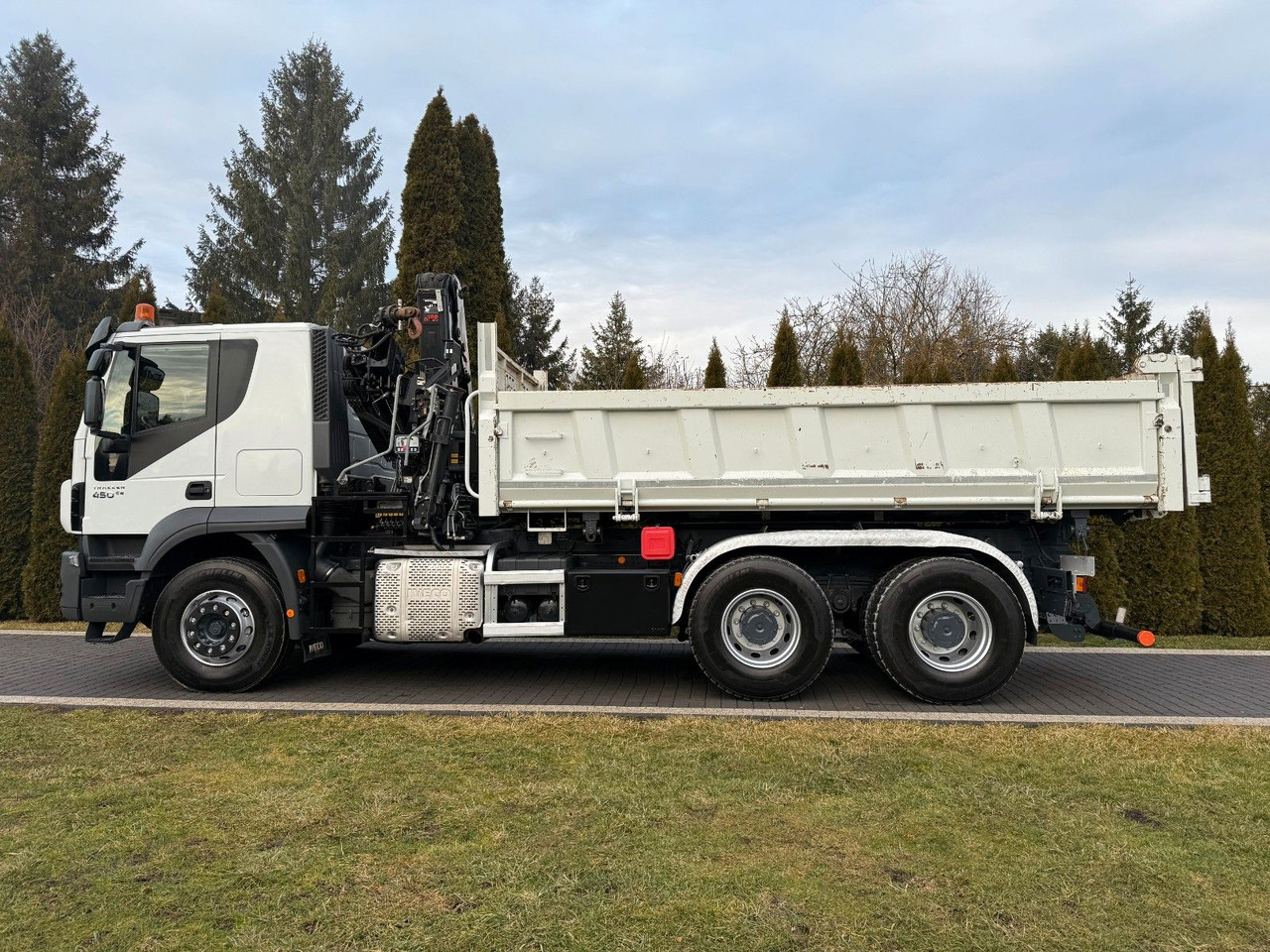 Iveco TRAKKER 450 6X4 DOUBLE HYDRO-BOARD HIAB - Kipper vrachtwagen: afbeelding 4 Iveco TRAKKER 450 6X4 DOUBLE HYDRO-BOARD HIAB - Kipper vrachtwagen: afbeelding 4