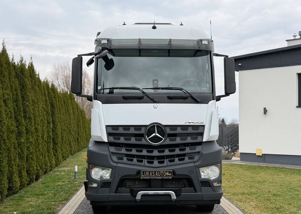 Mercedes-Benz AROCS 1843 HYDRAULIKA - Trekker: afbeelding 2 Mercedes-Benz AROCS 1843 HYDRAULIKA - Trekker: afbeelding 2