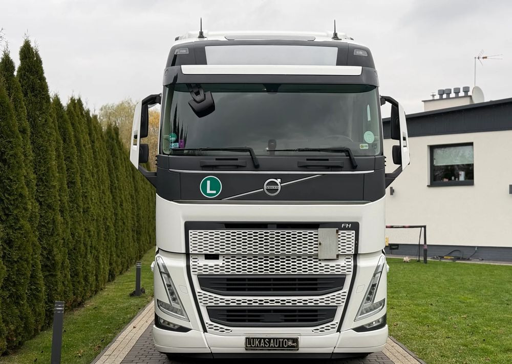 Volvo FH 460 AUTOMAT PARK COOL DWA ZBIORNIKI - Trekker: afbeelding 4 Volvo FH 460 AUTOMAT PARK COOL DWA ZBIORNIKI - Trekker: afbeelding 4