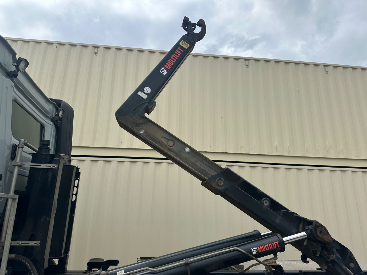 Mercedes-Benz Arocs 2643/Hiab M. /1. Hd /R.St. 3.90m/265.773KM - Haakarmsysteem vrachtwagen: afbeelding 5 Mercedes-Benz Arocs 2643/Hiab M. /1. Hd /R.St. 3.90m/265.773KM - Haakarmsysteem vrachtwagen: afbeelding 5