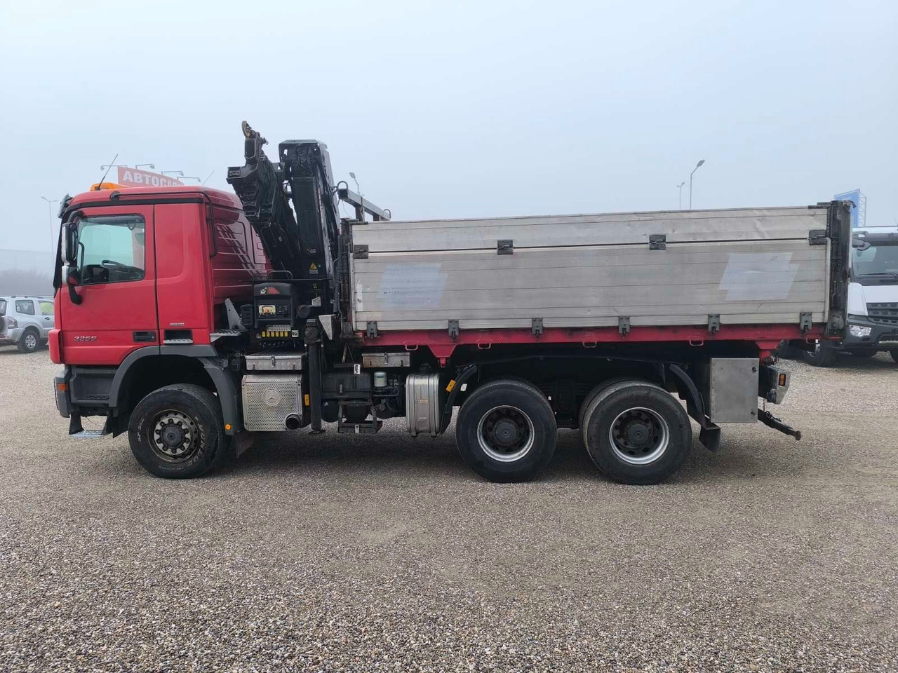 Mercedes-Benz ACTROS 3355 V8 6X6 HIAB 211 EP-5 HIPRO - Kipper vrachtwagen, Kraanwagen: afbeelding 4 Mercedes-Benz ACTROS 3355 V8 6X6 HIAB 211 EP-5 HIPRO - Kipper vrachtwagen, Kraanwagen: afbeelding 4