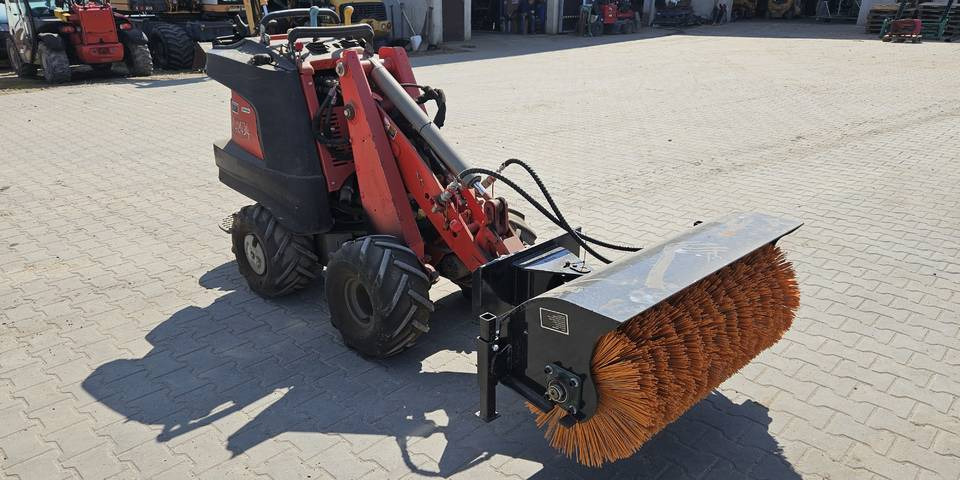 Zamiatarka szczotka do miniładowarki Avant, Ditch Witch - Industriële veegmachine: afbeelding 1 Zamiatarka szczotka do miniładowarki Avant, Ditch Witch - Industriële veegmachine: afbeelding 1