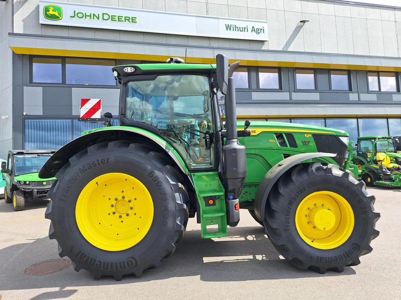 John Deere 6R 155 Autopower - Tractor: afbeelding 2 John Deere 6R 155 Autopower - Tractor: afbeelding 2