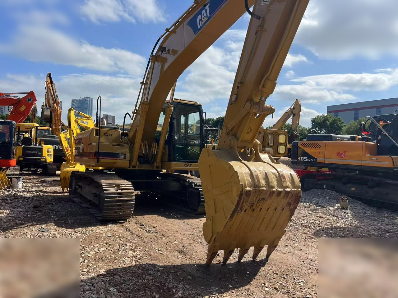CATERPILLAR 320BL - Rupsgraafmachine: afbeelding 2 CATERPILLAR 320BL - Rupsgraafmachine: afbeelding 2