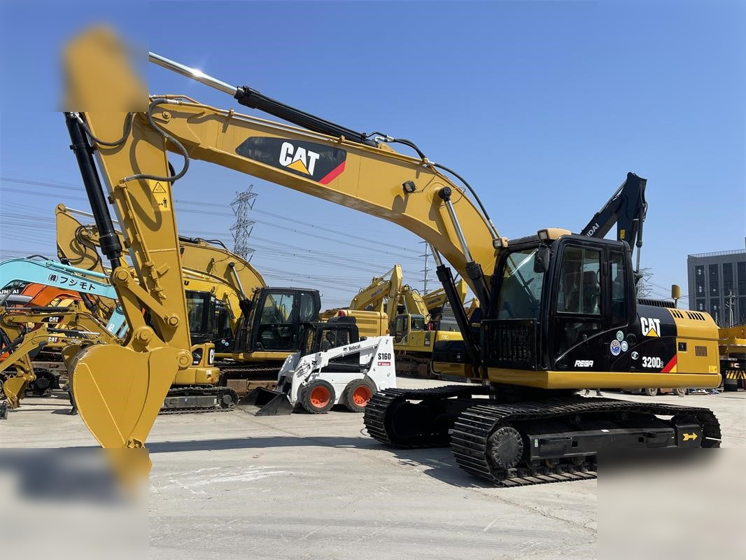 CATERPILLAR 320D2 - Rupsgraafmachine: afbeelding 2 CATERPILLAR 320D2 - Rupsgraafmachine: afbeelding 2