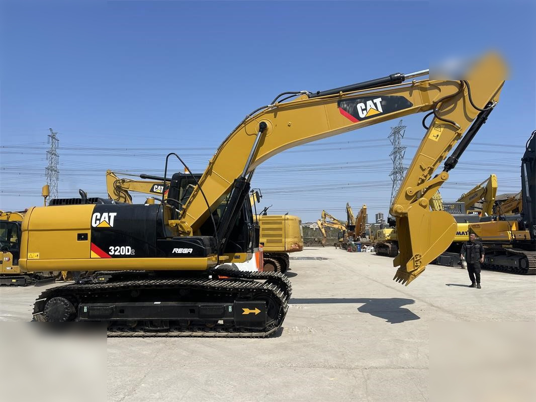 CATERPILLAR 320D2 - Rupsgraafmachine: afbeelding 4 CATERPILLAR 320D2 - Rupsgraafmachine: afbeelding 4