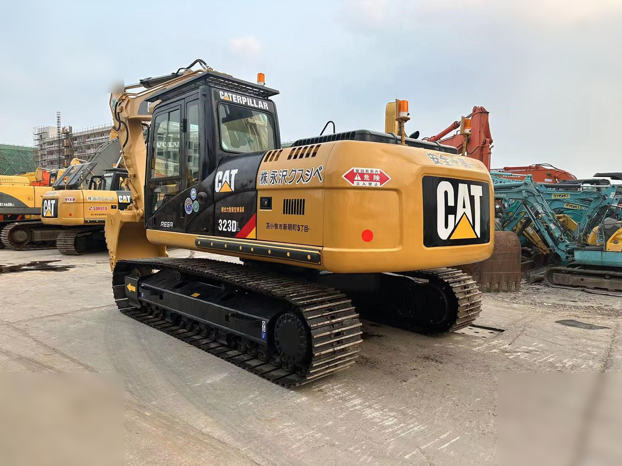 CATERPILLAR 323DL - Rupsgraafmachine: afbeelding 5 CATERPILLAR 323DL - Rupsgraafmachine: afbeelding 5