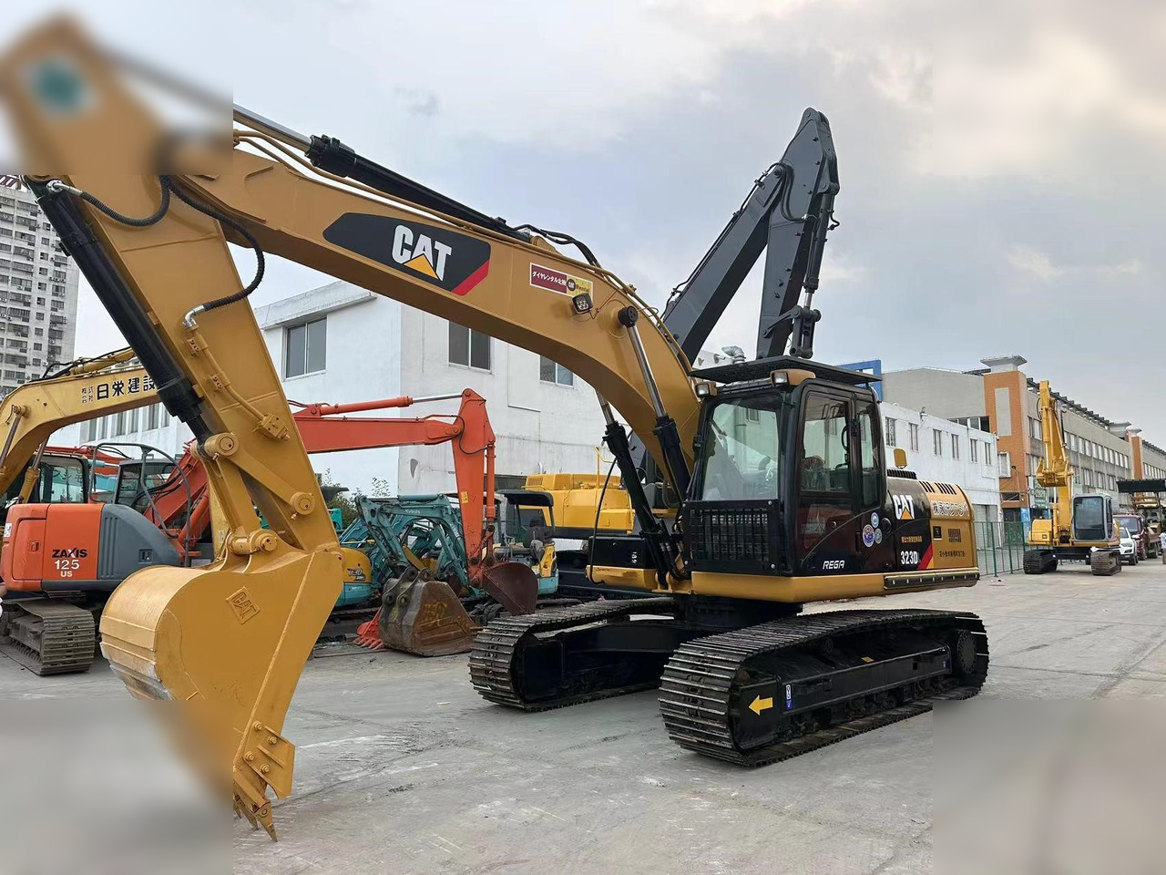 CATERPILLAR 323DL - Rupsgraafmachine: afbeelding 1 CATERPILLAR 323DL - Rupsgraafmachine: afbeelding 1