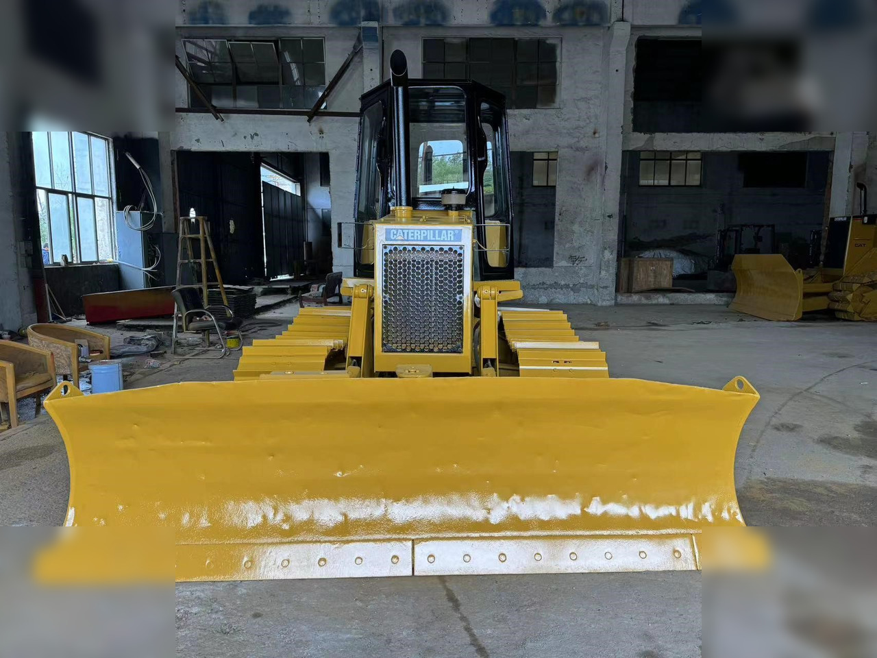 CATERPILLAR D4C - Bulldozer: afbeelding 2 CATERPILLAR D4C - Bulldozer: afbeelding 2