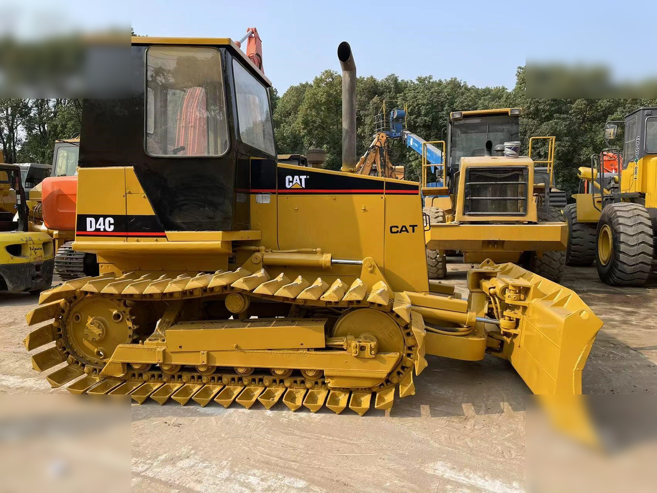 CATERPILLAR D4C - Bulldozer: afbeelding 3 CATERPILLAR D4C - Bulldozer: afbeelding 3
