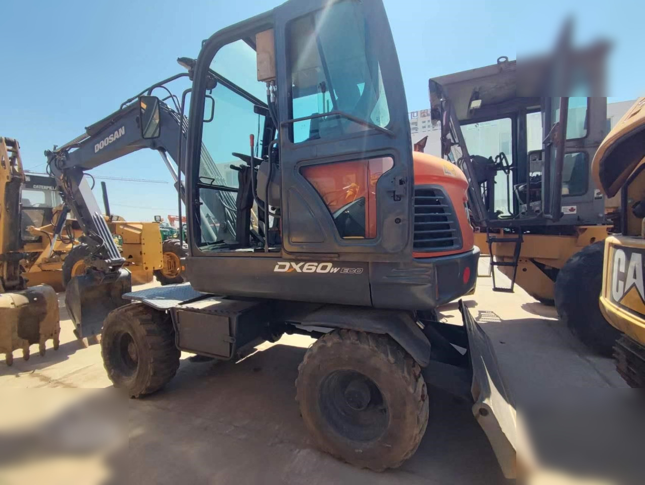 DOOSAN DX60W ECO - Mobiele graafmachine: afbeelding 1 DOOSAN DX60W ECO - Mobiele graafmachine: afbeelding 1