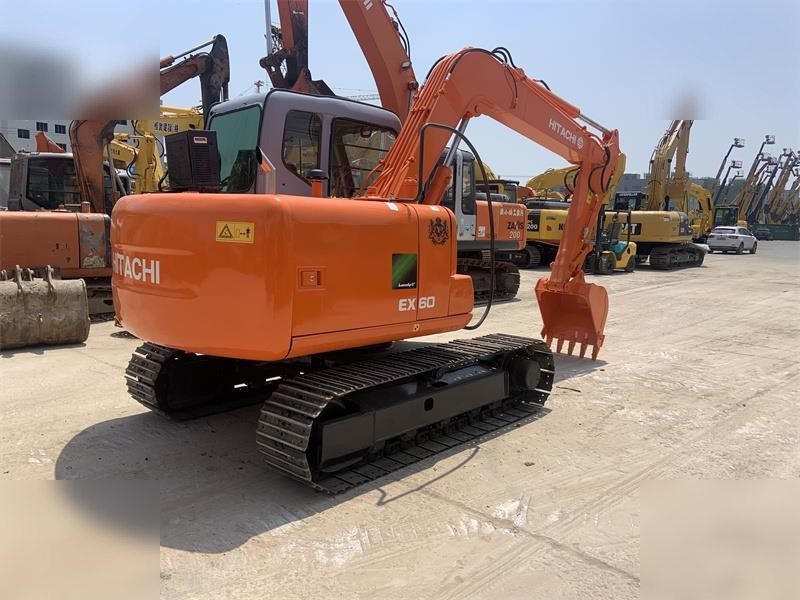 HITACHI EX60 LC-5 - Rupsgraafmachine: afbeelding 1 HITACHI EX60 LC-5 - Rupsgraafmachine: afbeelding 1