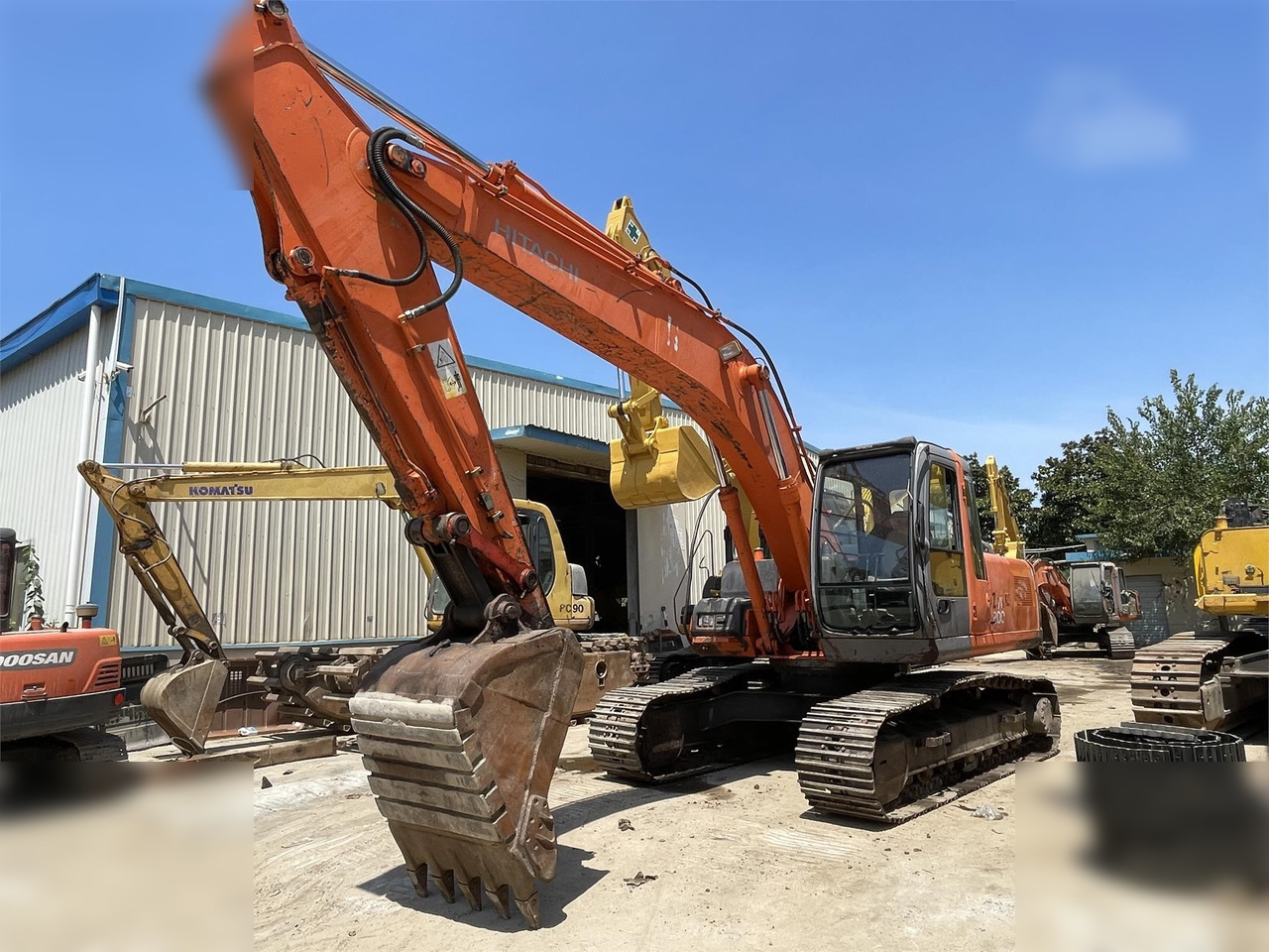 HITACHI ZX200 - Rupsgraafmachine: afbeelding 1 HITACHI ZX200 - Rupsgraafmachine: afbeelding 1