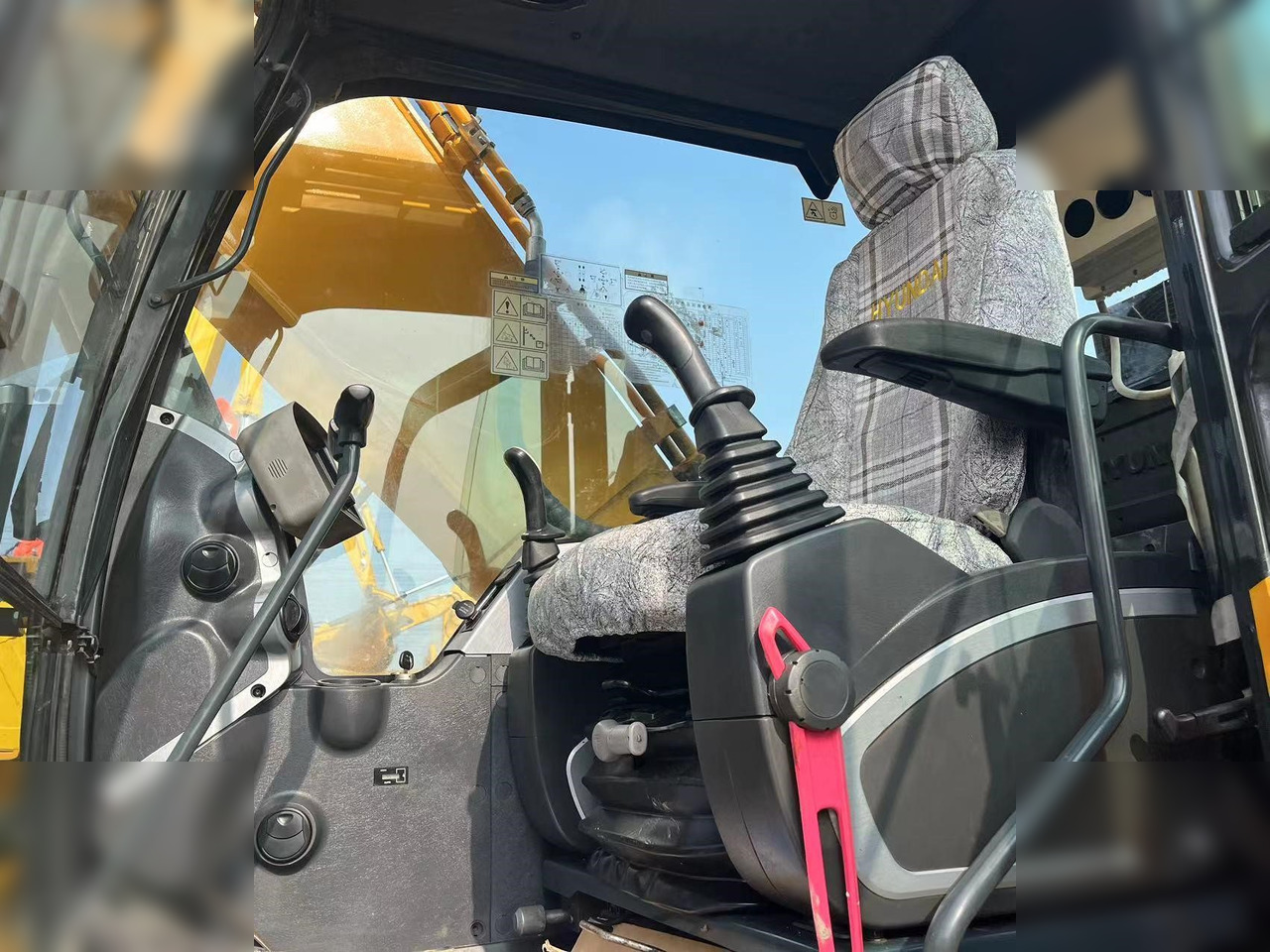 Rupsgraafmachine HYUNDAI ROBEX 220 LC-9S: afbeelding 6