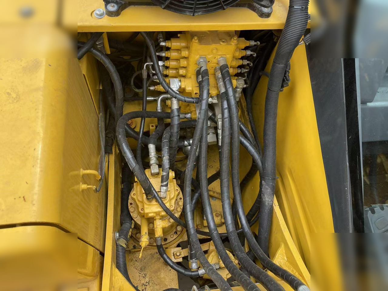 KOMATSU PC130-7 - Rupsgraafmachine: afbeelding 3 KOMATSU PC130-7 - Rupsgraafmachine: afbeelding 3