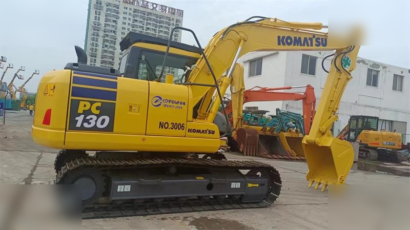 KOMATSU PC130-7 - Rupsgraafmachine: afbeelding 2 KOMATSU PC130-7 - Rupsgraafmachine: afbeelding 2