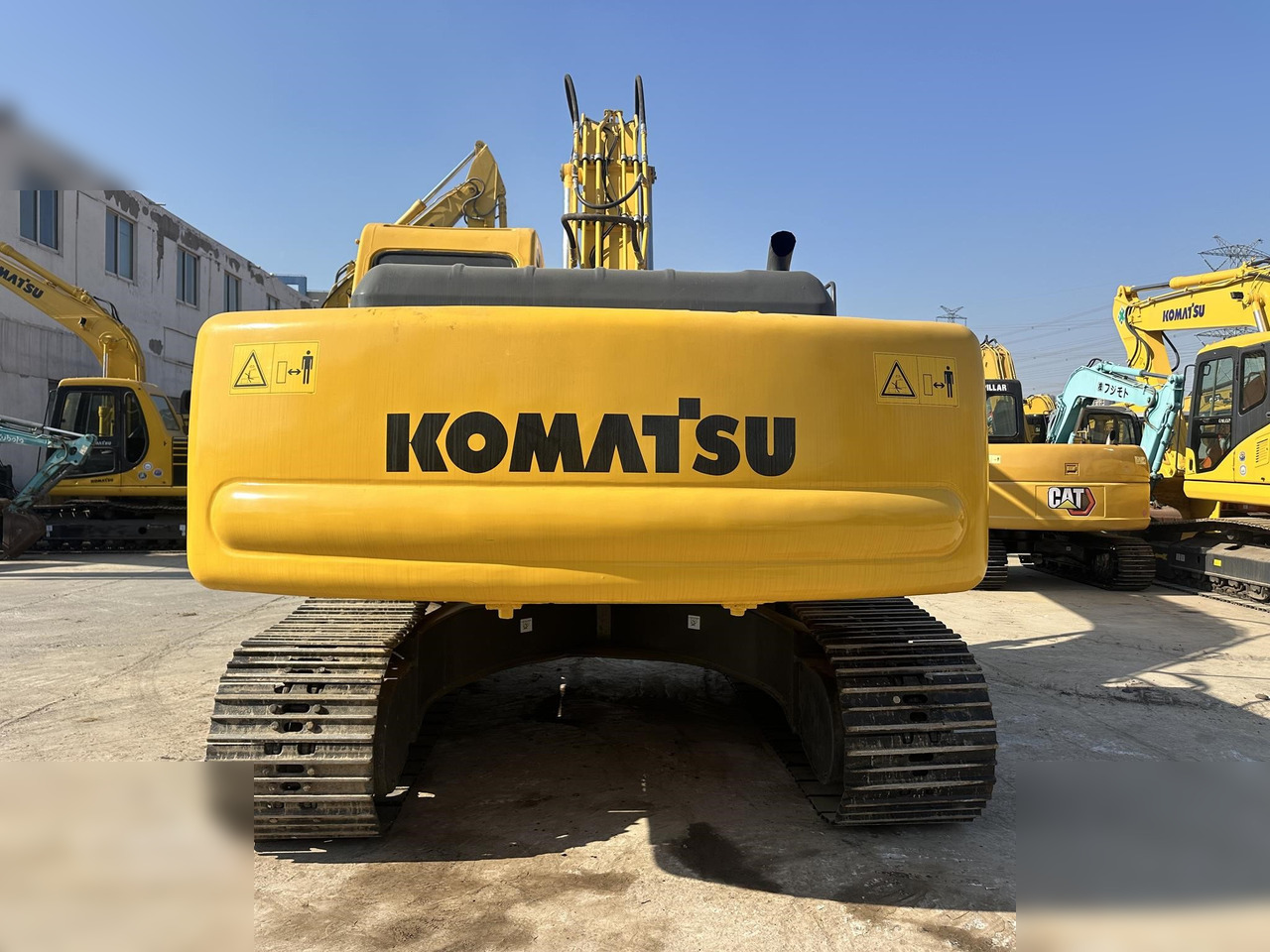KOMATSU PC220-6 - Rupsgraafmachine: afbeelding 2 KOMATSU PC220-6 - Rupsgraafmachine: afbeelding 2