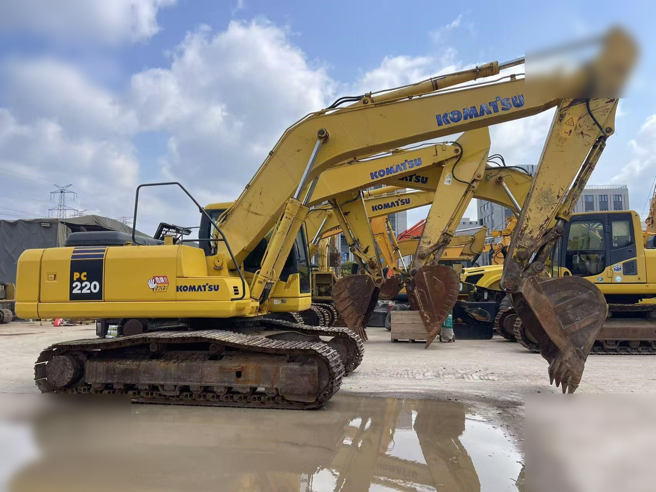 KOMATSU PC220-7 - Rupsgraafmachine: afbeelding 1 KOMATSU PC220-7 - Rupsgraafmachine: afbeelding 1